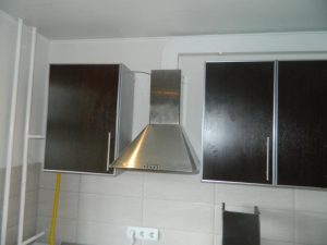 Установка вытяжки на кухне в Брянске
