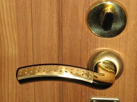 Замена дверной ручки входной двери в Брянске